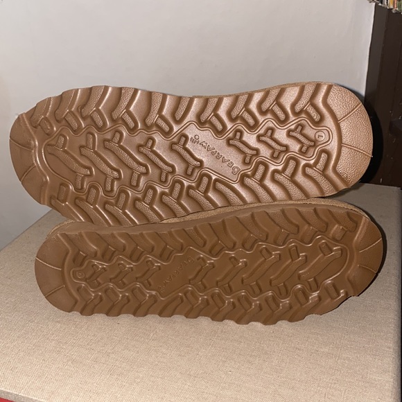 NWT tan BearPaw fur boots with buckles. - Picture 5 of 6